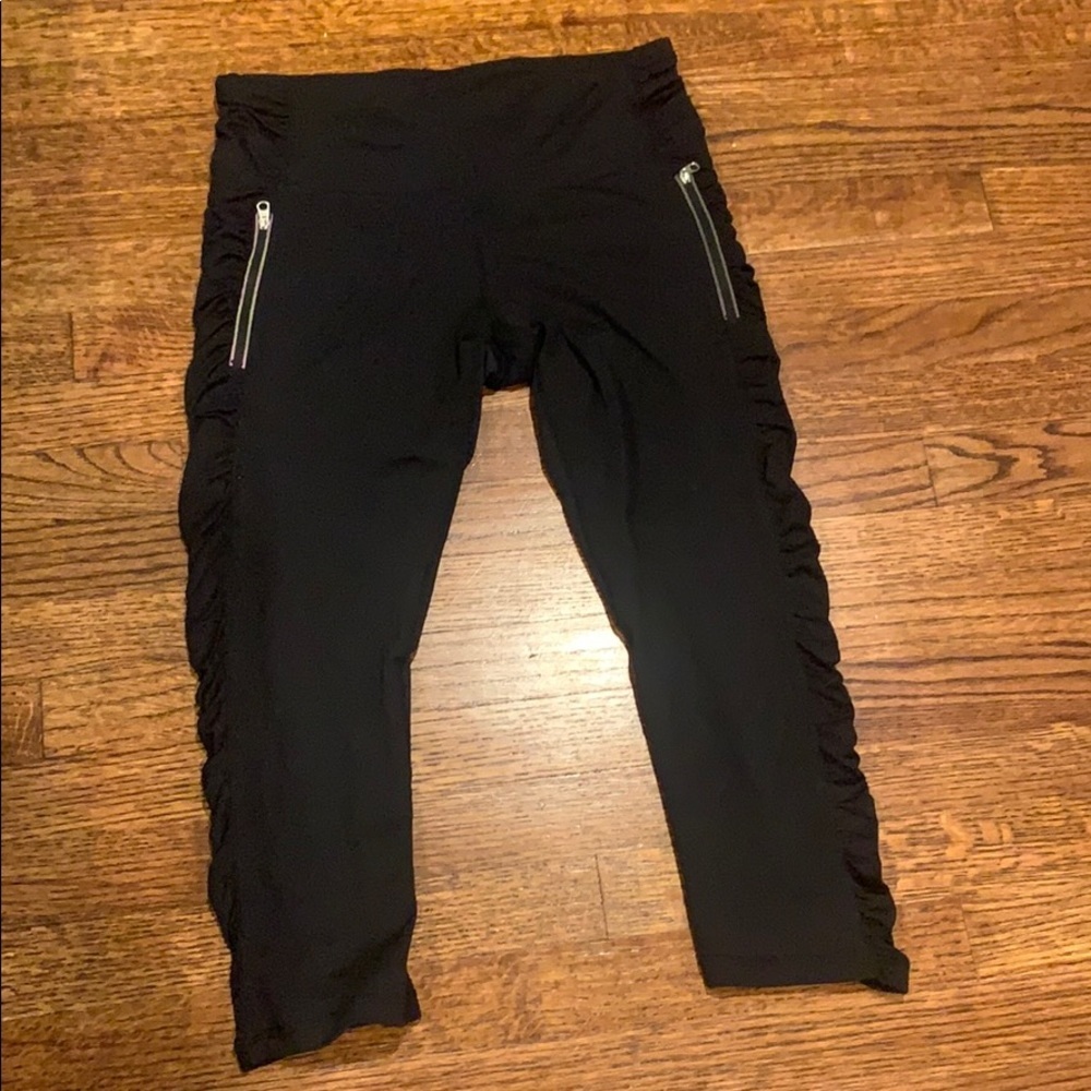 Lululemon ruched mesh side crop - Picture 2 of 6